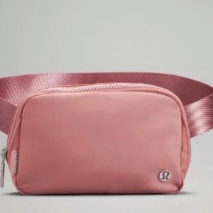 Lululemon everywhere belt bag